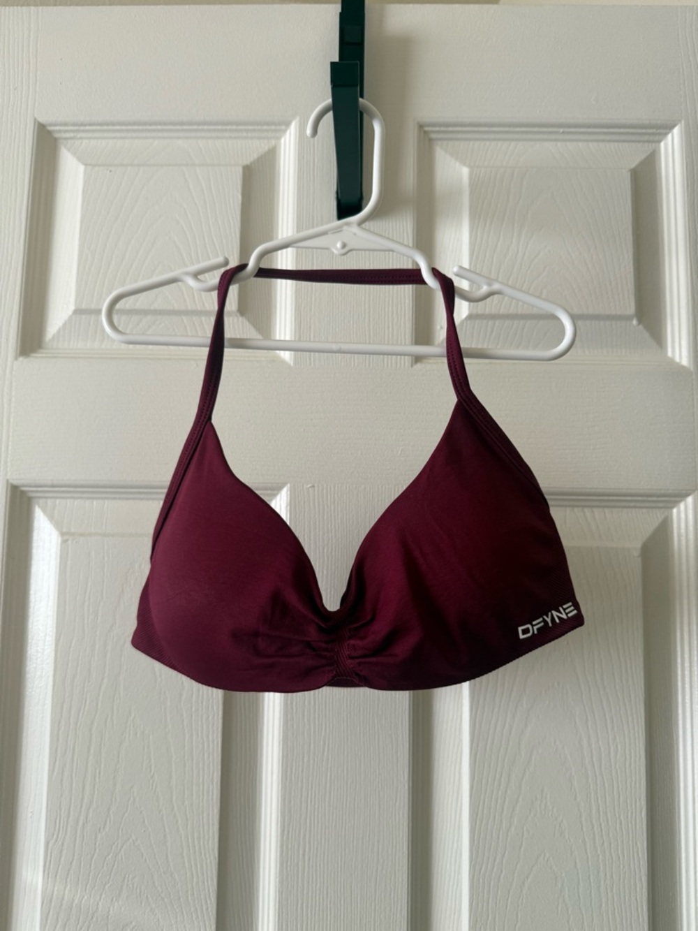 DFYNE Impact Strappy Bra - Winter Berry
